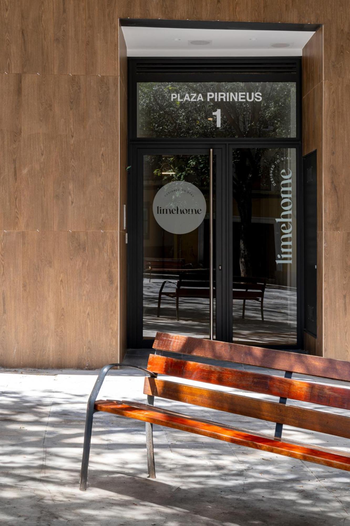 Limehome Barcelona Placa Pirineus L’Hospitalet de Llobregat Zewnętrze zdjęcie