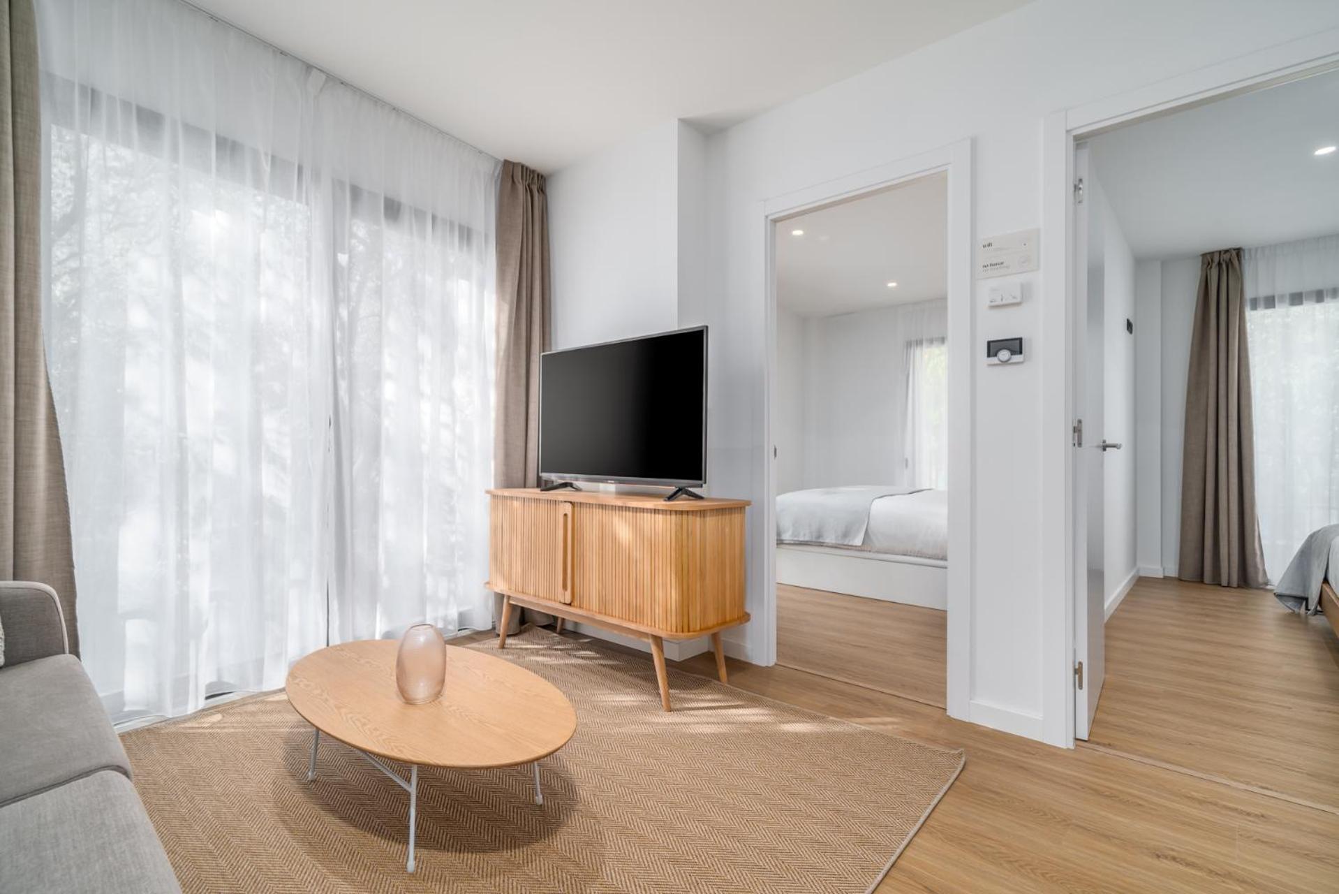 Limehome Barcelona Placa Pirineus L’Hospitalet de Llobregat Zewnętrze zdjęcie